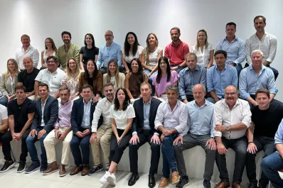 El PRO bonaerense se alinea con Milei: sus 13 intendentes se suman al frente electoral