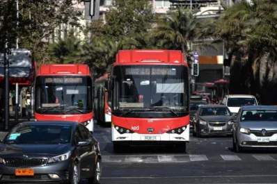 ¡Atención adultos mayores! Así pueden acceder al 50% de descuento en el transporte público en Chile