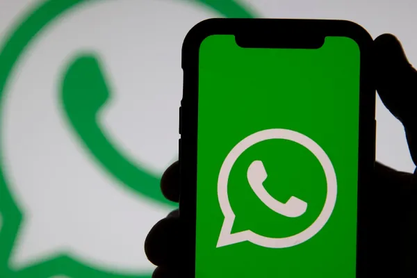 Una nueva función en WhatsApp permite esconder los chats privados y que solo se puedan ver con Face ID