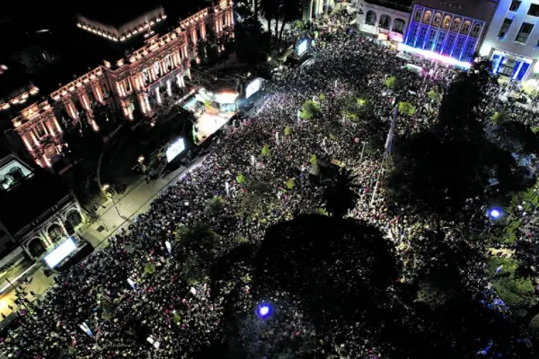 Celebramos la independencia, pero la plaza perdió: otra vez la basura ganó