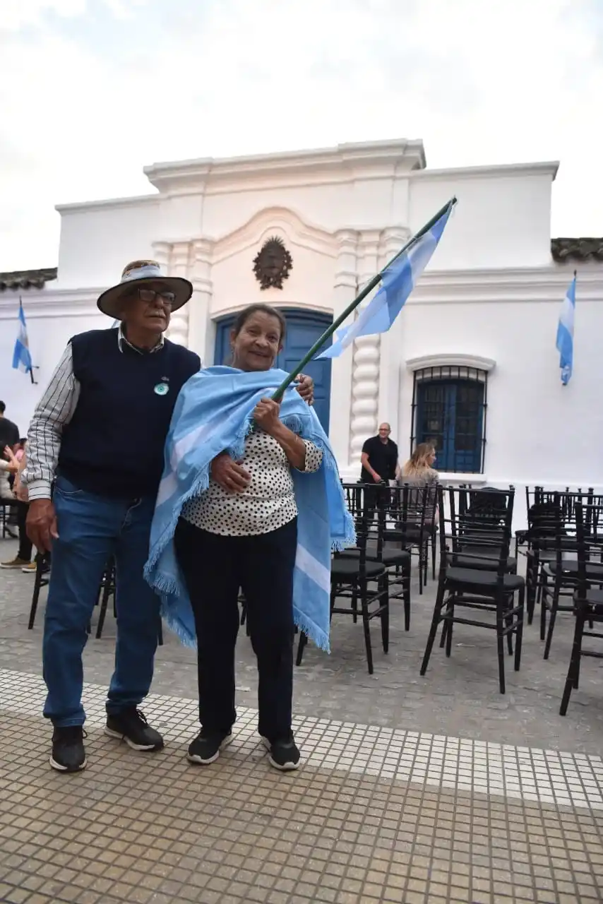 La Independencia se celebró en las calles con una multitudinaria vigilia y fervor patrio