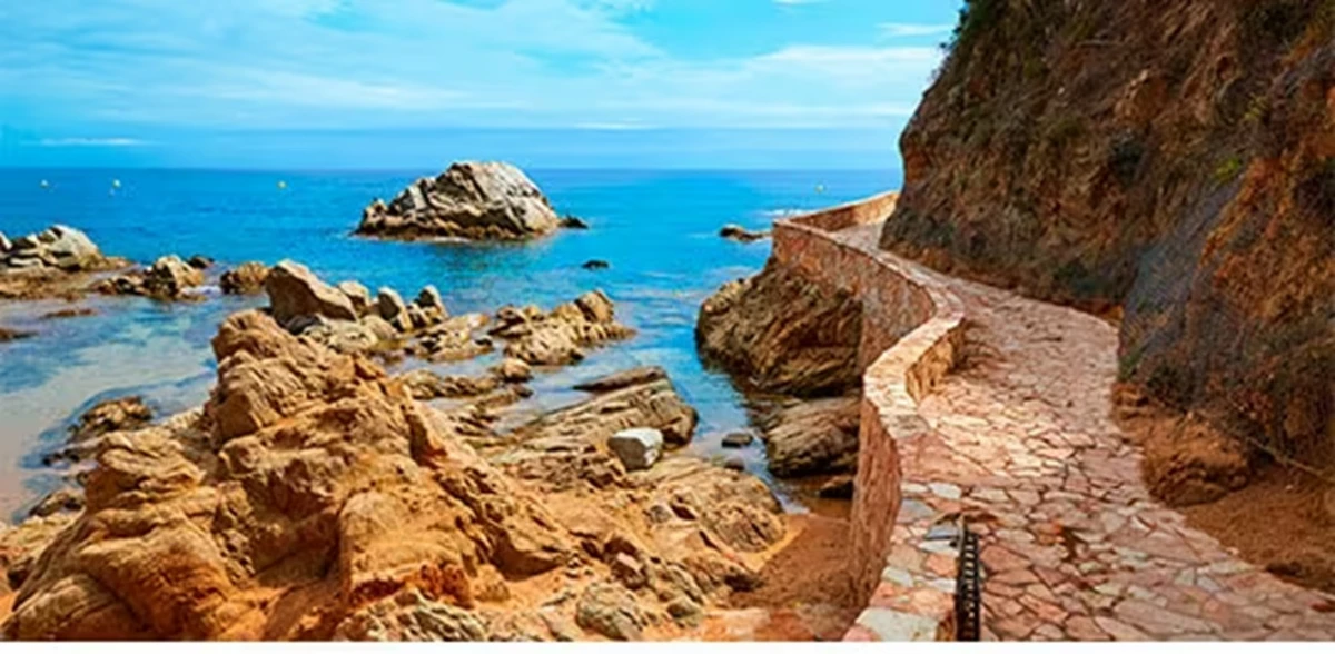 Senderos en España para hacer solo: naturaleza, calma y aventura