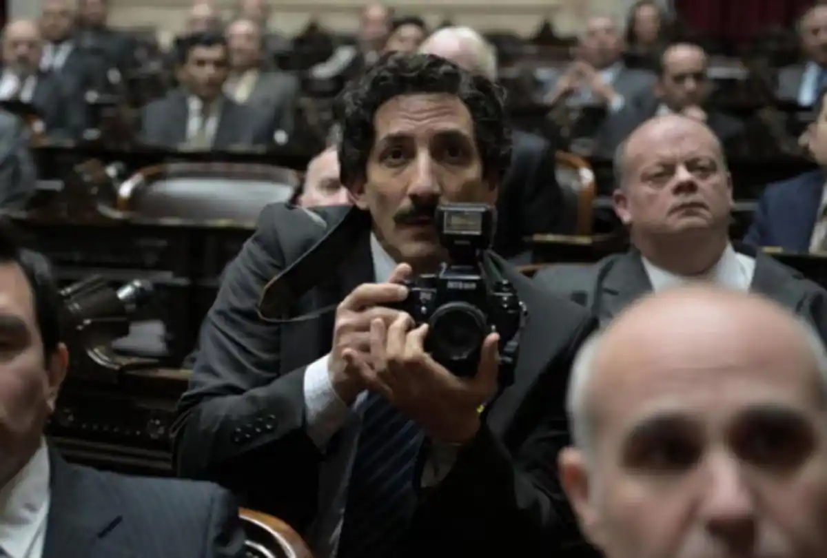 Juan Minujín interpreta al misterioso Olegario Salas en la serie 