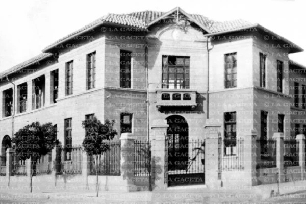 Recuerdos fotográficos: la escuela Belgrano, nacida en el festejo del Centenario
