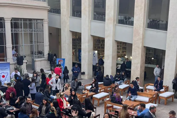 Cumple 10 años el programa de formación de Derecho de la UNT que usa bufanda