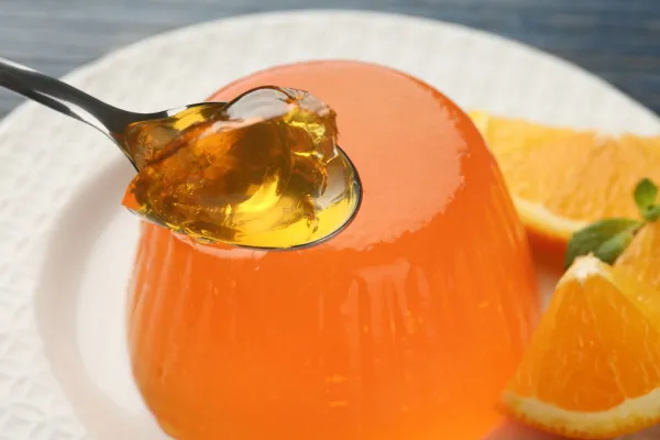 Cómo hacer una gelatina casera llena de colágeno para mantener la piel firme