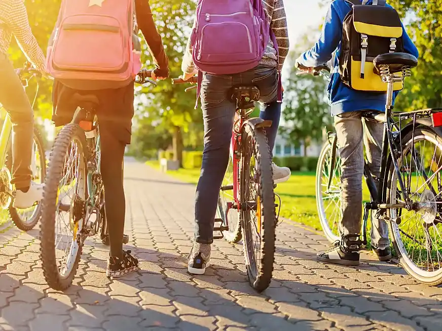 EN BICICLETA. Que un niño se desplace solo depende del desarrollo emocional de cada uno.