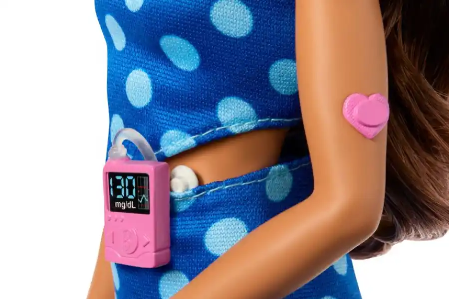 OTROS DETALLES. El juguete tiene además un monitor de insulina.