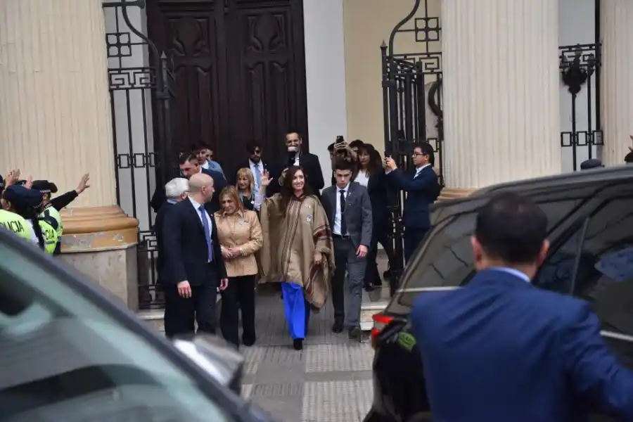 VISITA BREVE. La senadora nacional, Beatriz Ávila, acompañó a Villarruel en la jornada.