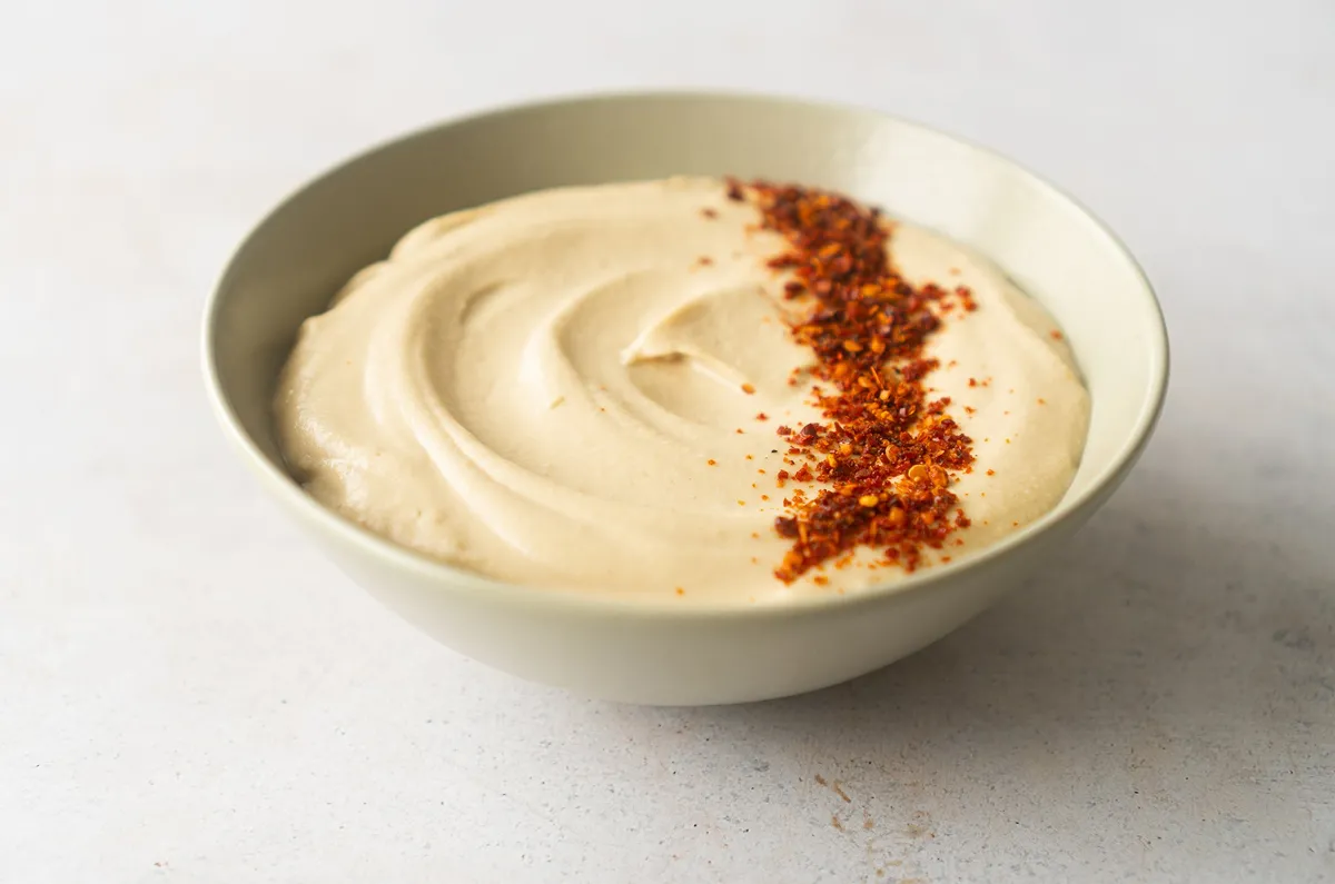 Hummus cremoso paso a paso: el snack de fibra y proteínas perfecto para picar
