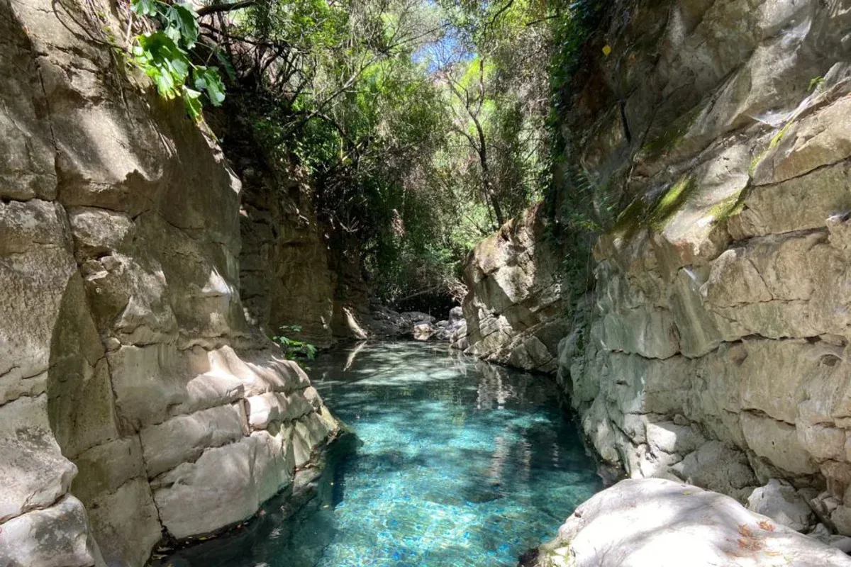 Descubre Arroyo Bocaleones, la ruta secreta de Cádiz para refrescarte en plena naturaleza