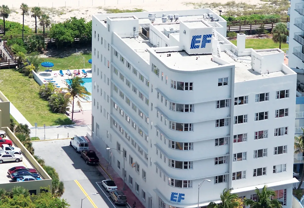 HISTORIAS DEL SUEÑO AMERICANO. Las hay entre la cocina de un restaurante y un campus frente al mar. / EF