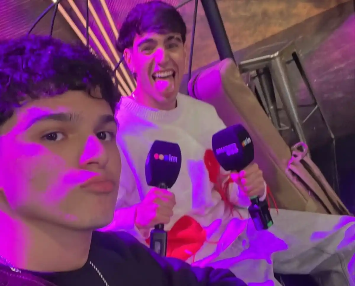 EN LA MISMA. Juntos participaron en el programa de streaming de La Voz Argentina para contar su historia. / INSTAGRAM @maximomedinaa10