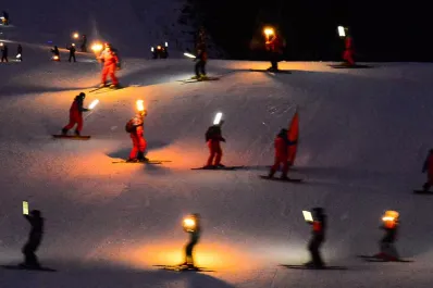 La montaña se llenó de luces: así fue la mítica Bajada de Antorchas 2025 en Ushuaia
