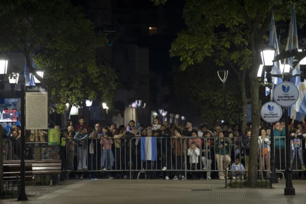 Tucumán, las ausencias minuciosas y los gusanos de la gloria
