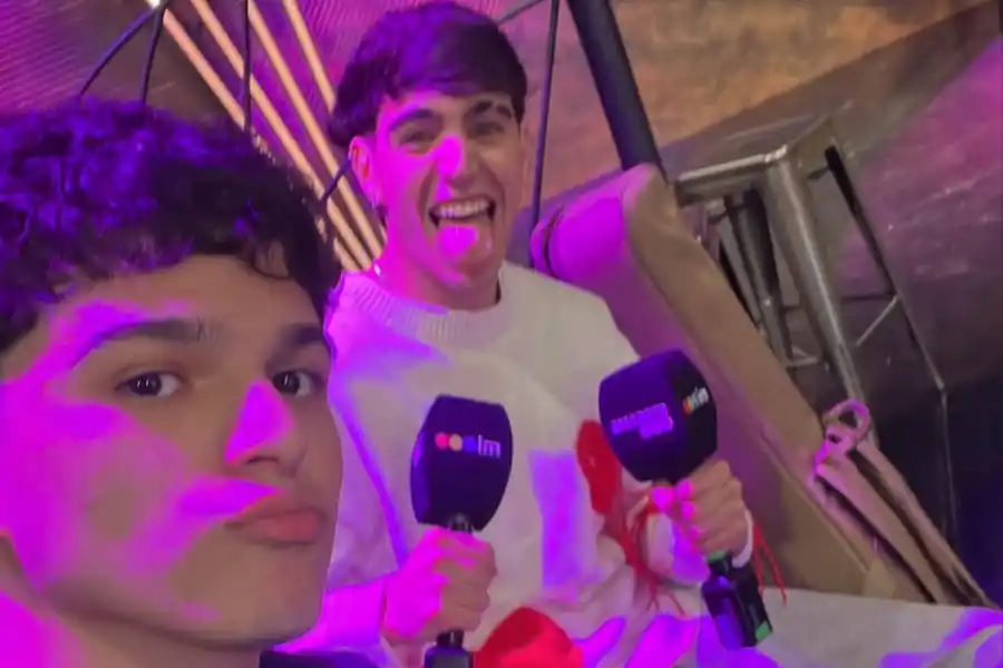 EN LA MISMA. Juntos participaron en el programa de streaming de La Voz Argentina para contar su historia. / INSTAGRAM @maximomedinaa10