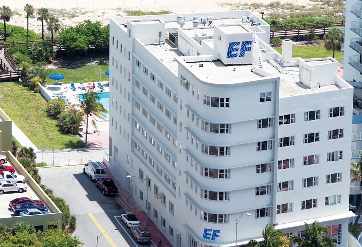 HISTORIAS DEL SUEÑO AMERICANO. Las hay entre la cocina de un restaurante y un campus frente al mar. / EF