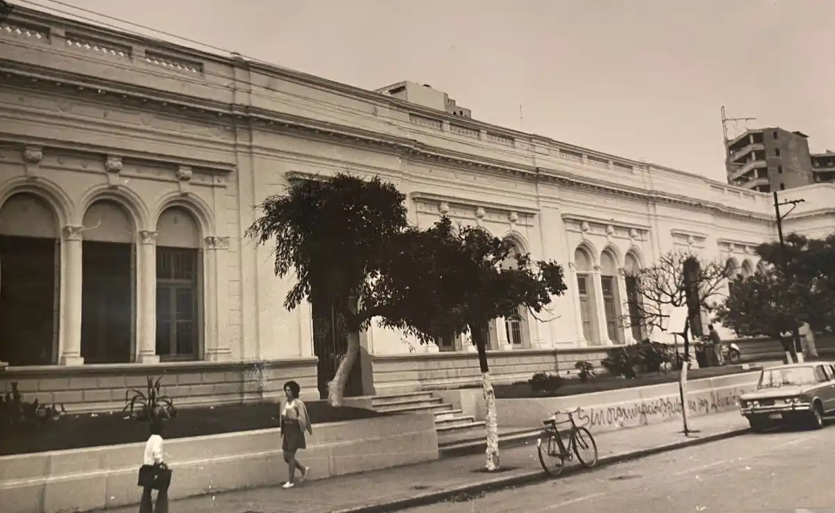 HISTORIA. La Escuela Mitre retratada en una fotografía de 1974