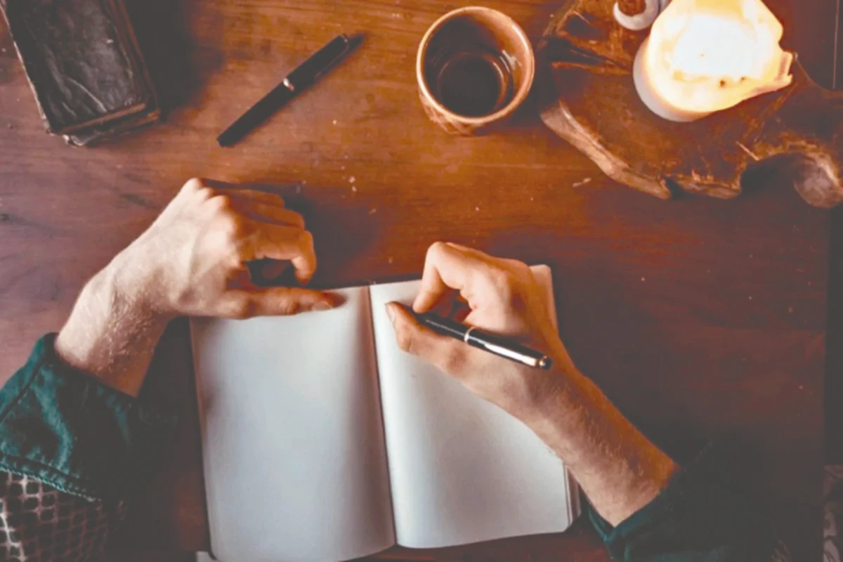LA HOJA EN BLANCO. Es una promesa al cuadrado, un medio para expresar ideas.