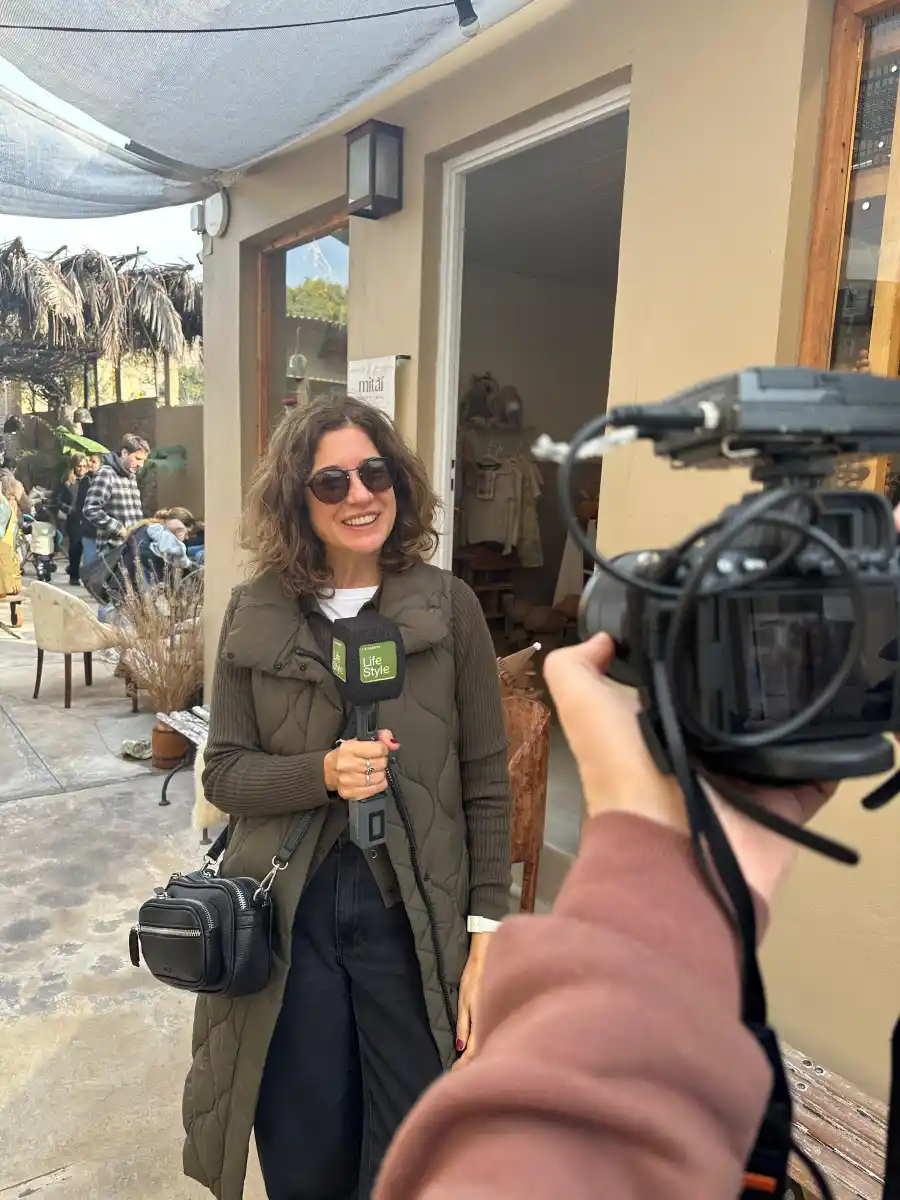 La influencer @veropalazzo en una nota para lifestyle durante su paseo por Conventillo)