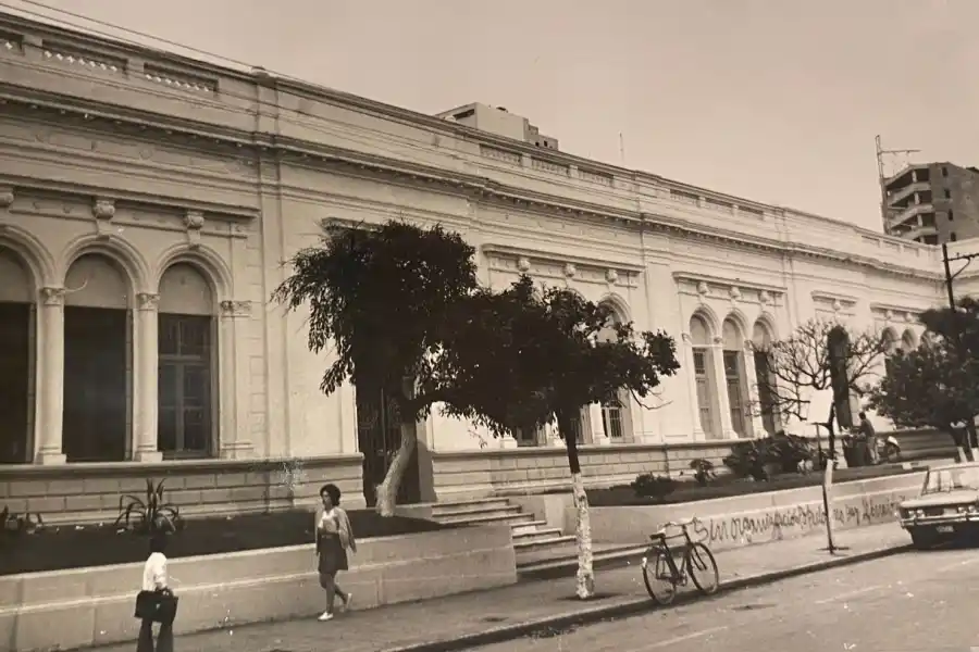 HISTORIA. La Escuela Mitre retratada en una fotografía de 1974