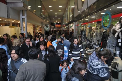 Los tucumanos cambian de hábitos de consumo porque “el sueldo alcanza menos”