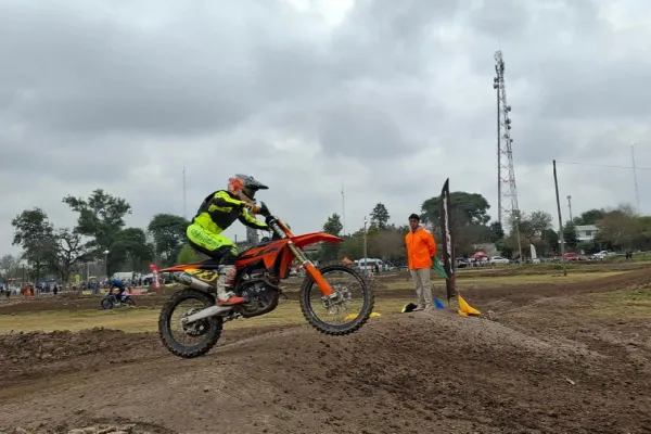Tomás Cobos festejó en el campeonato Tucumano de motocross
