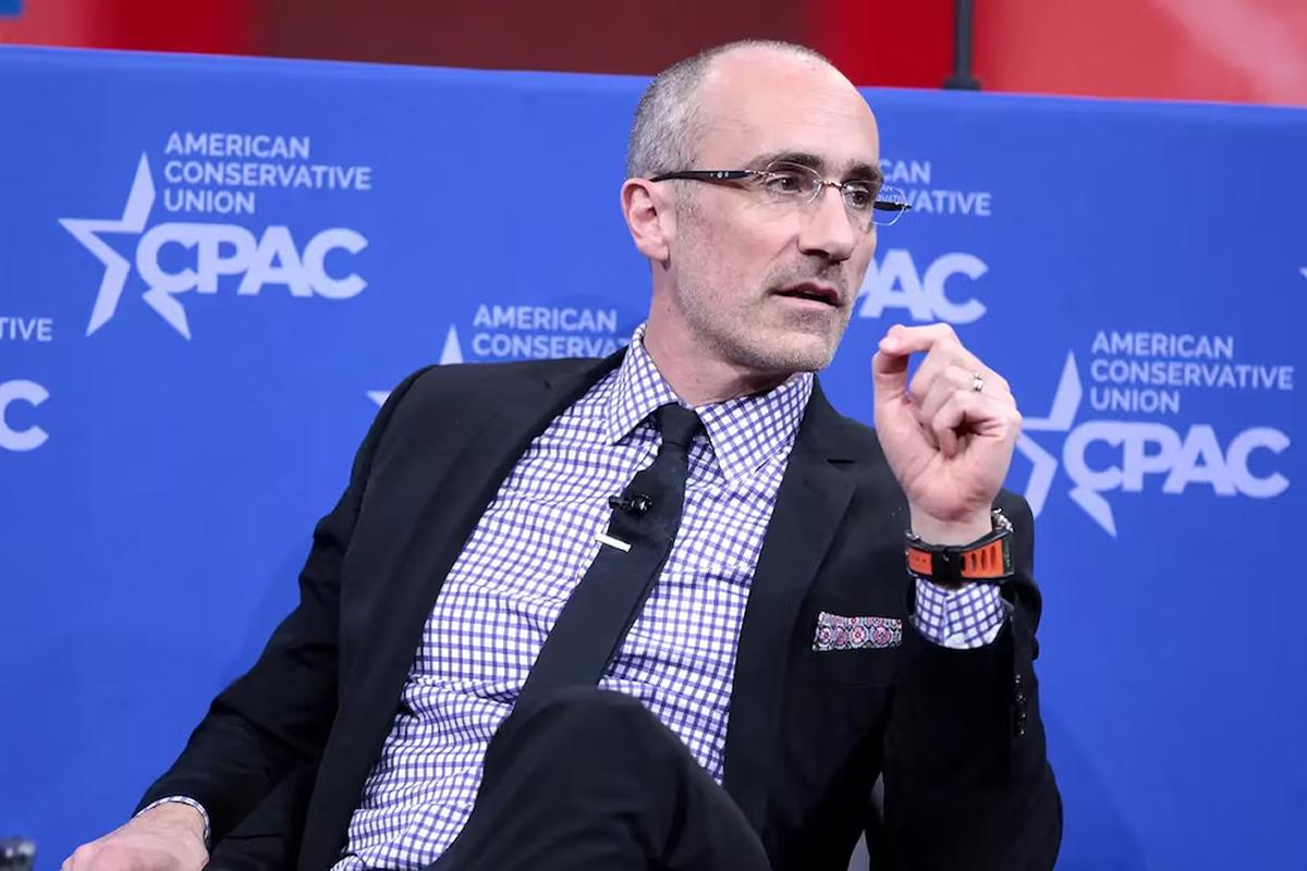 VÍNCULOS REALES. El académico Arthur Brooks enseña que el bienestar se construye con amistades reales, propósito y menos scroll. / NATIONAL GEOGRAPHIC