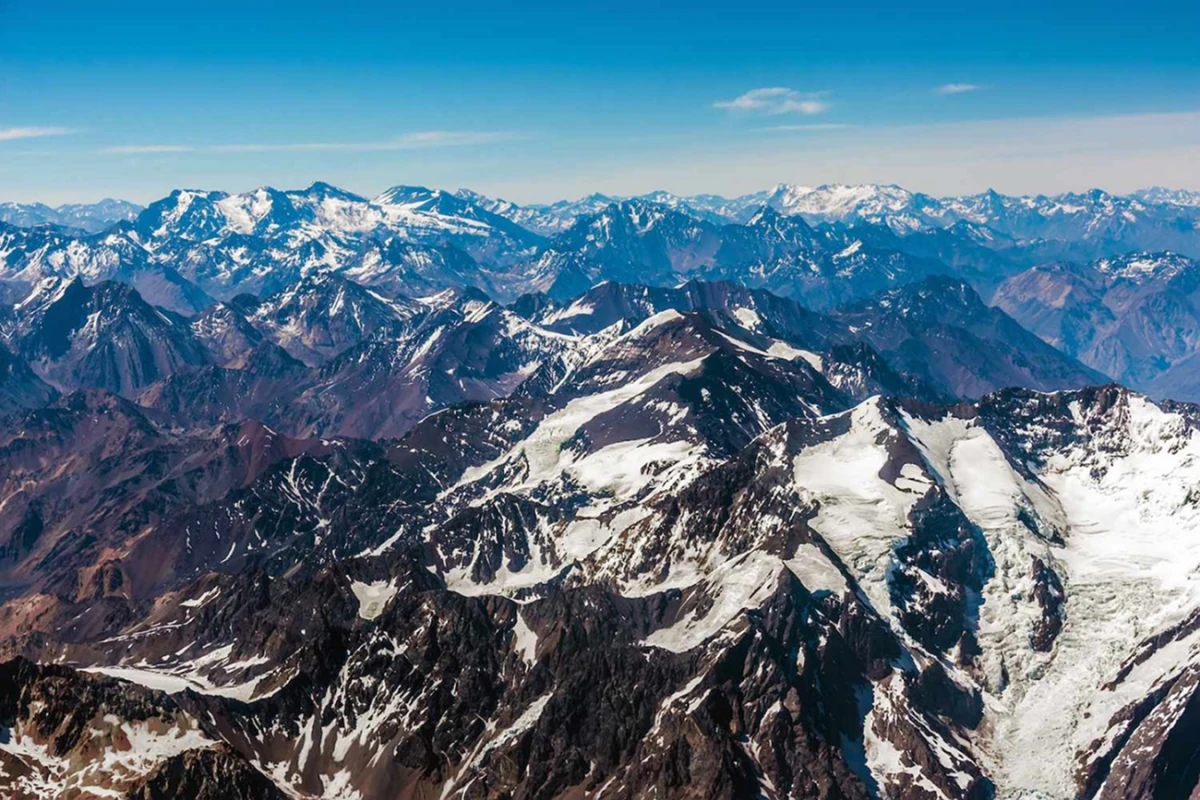 La Cordillera de los Andes luce con poca nieve este año