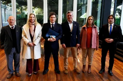 Milei se reunió con la Mesa de Enlace en La Rural y se retiró sin hacer declaraciones