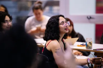 Lanzan IA Camp, un campamento digital gratuito para jóvenes latinoamericanas