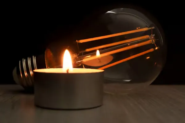 Enel anuncia cortes de luz en 10 comunas de Santiago: revisa los sectores afectados este martes