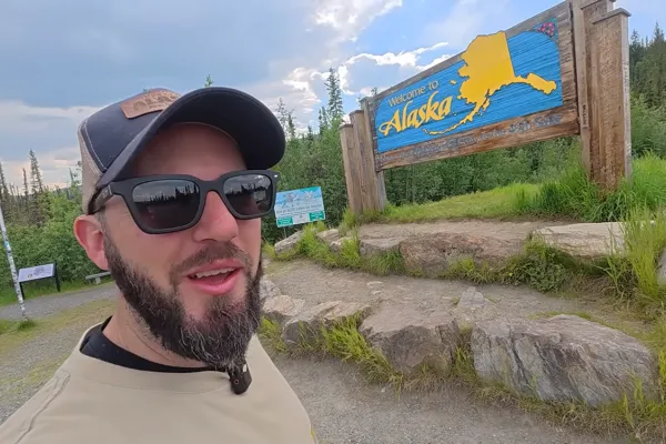 Pablo Imhoff llegó a Alaska luego de cinco años viajando en una Honda C90