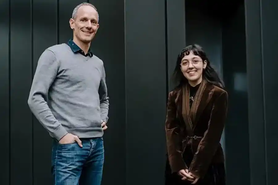 LOS CIENTÍFICOS. El profesor asociado Nicolas Flament y la doctoranda Annalise Cucchiaro, dos de los coautores del estudio. UOW