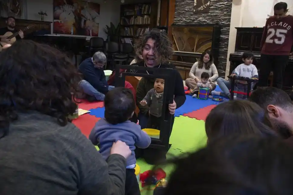 PARA NIÑOS. Noélida Ledesma trabaja la música en las infancias.