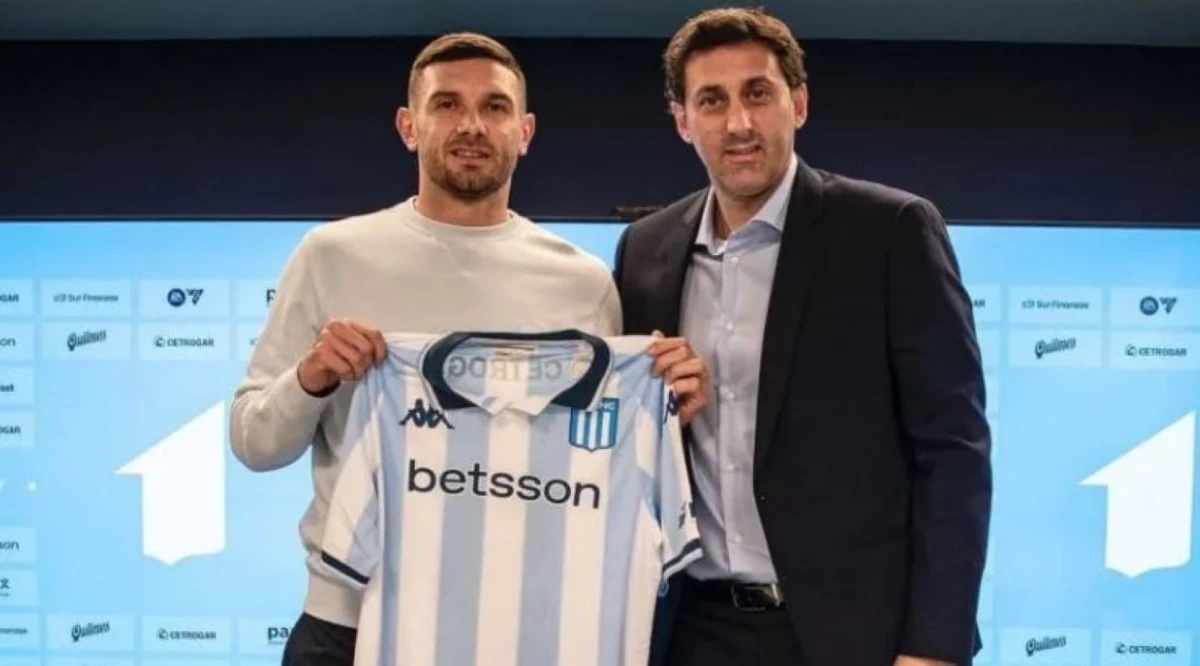 PARA SIEMPRE. Maravilla no suelta la camiseta de Racing junto al presidente Milito.