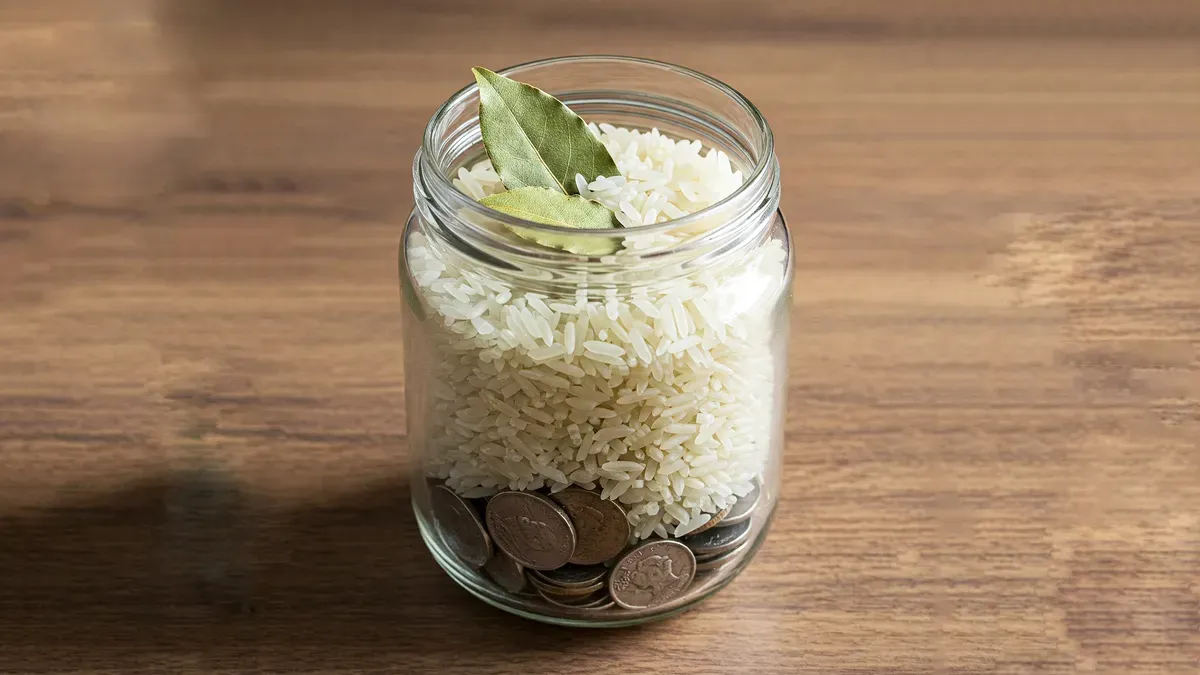 Dónde poner un frasco con arroz para atraer riqueza, según el Feng Shui