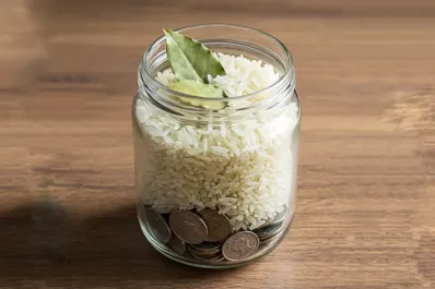 Dónde poner un frasco con arroz para atraer riqueza, según el Feng Shui