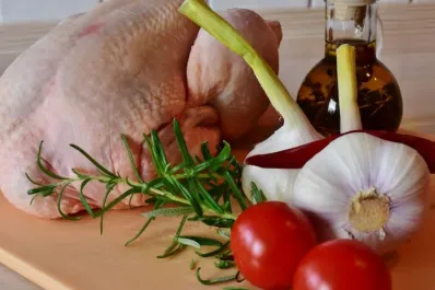¿Para qué sirve cocinar el pollo con vinagre? Beneficios y consejos prácticos
