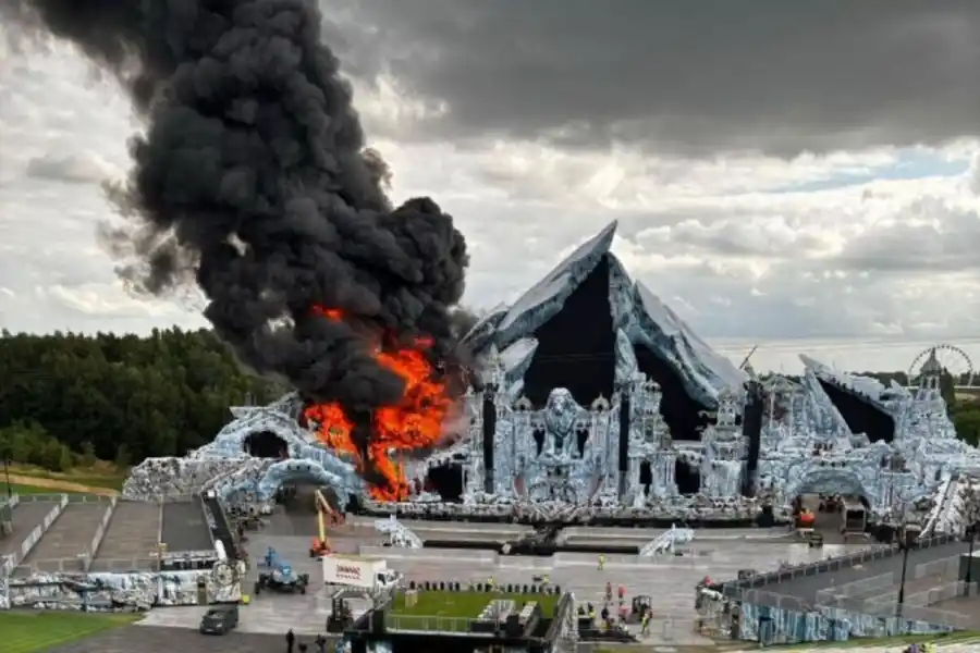 TOMORROWLAND. Se incendió el escenario de uno de los festivales de música electrónica más importantes del mundo.
