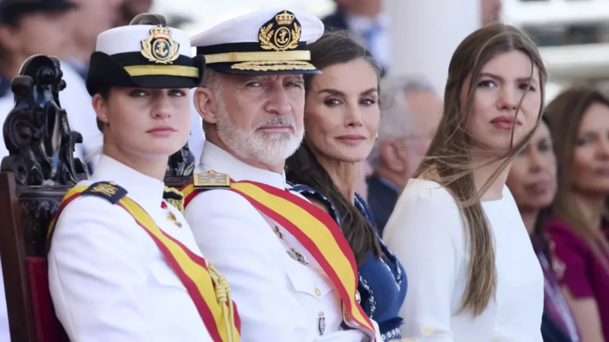 FAMILIA REAL. Los reyes Felipe y Letizia con sus hijas, Leonor y Sofía. (Getty Images)