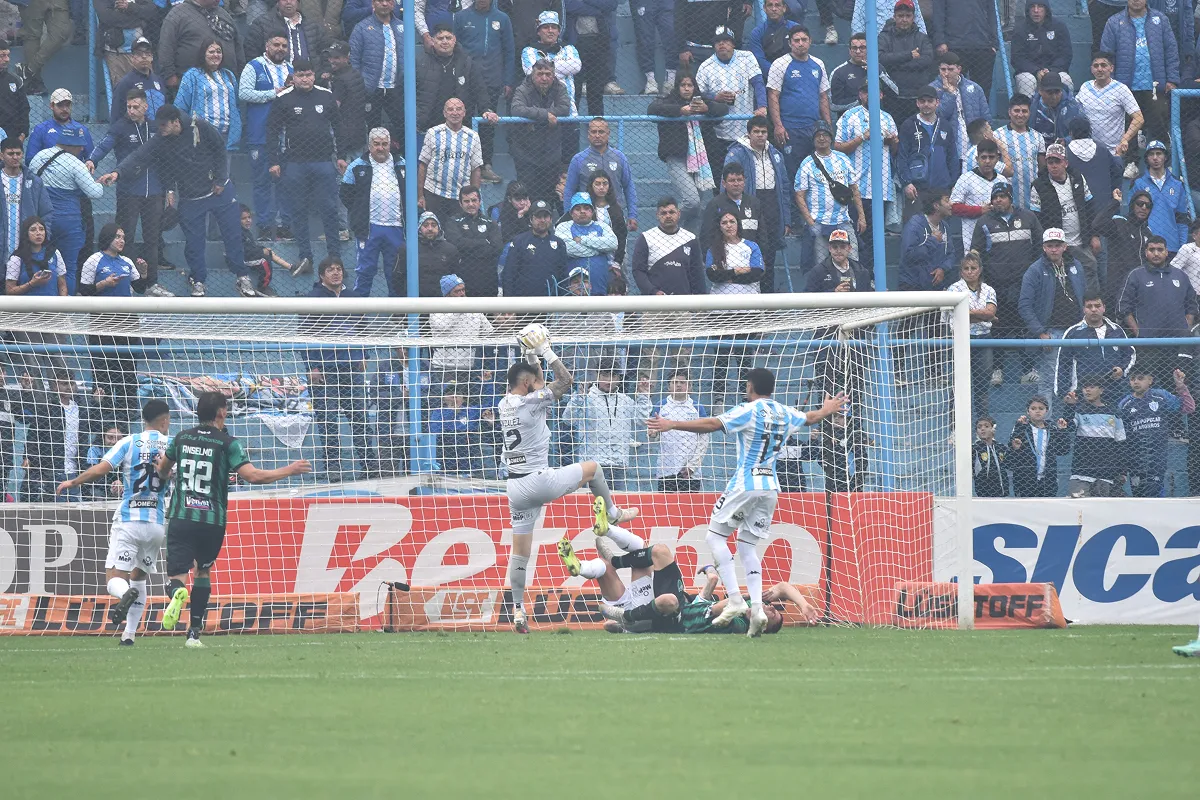 Sin grietas atrás, Atlético Tucumán busca otro paso firme