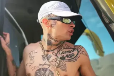 Mientras está en España, L-Gante se habría enterado que tiene prohibido salir de Argentina