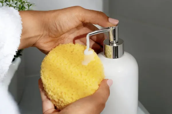 Esponjas de baño: ¿estos elementos son aliados de la limpieza o focos de bacterias?