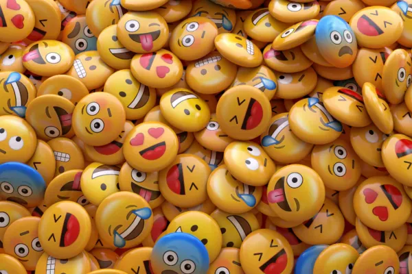 Los emojis que más triunfan (y los que deberías evitar) si quieres ligar en Tinder España