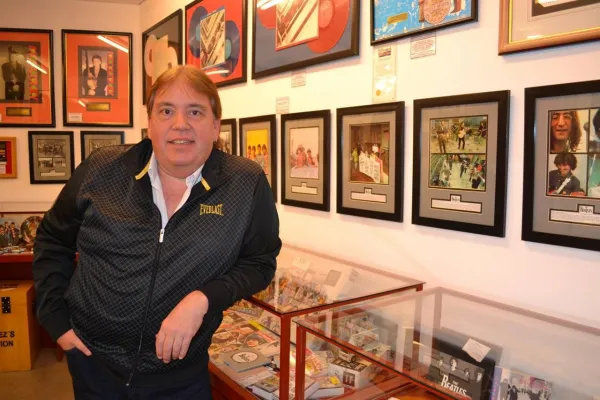 Rodolfo Vázquez: el mayor coleccionista de los Beatles del mundo