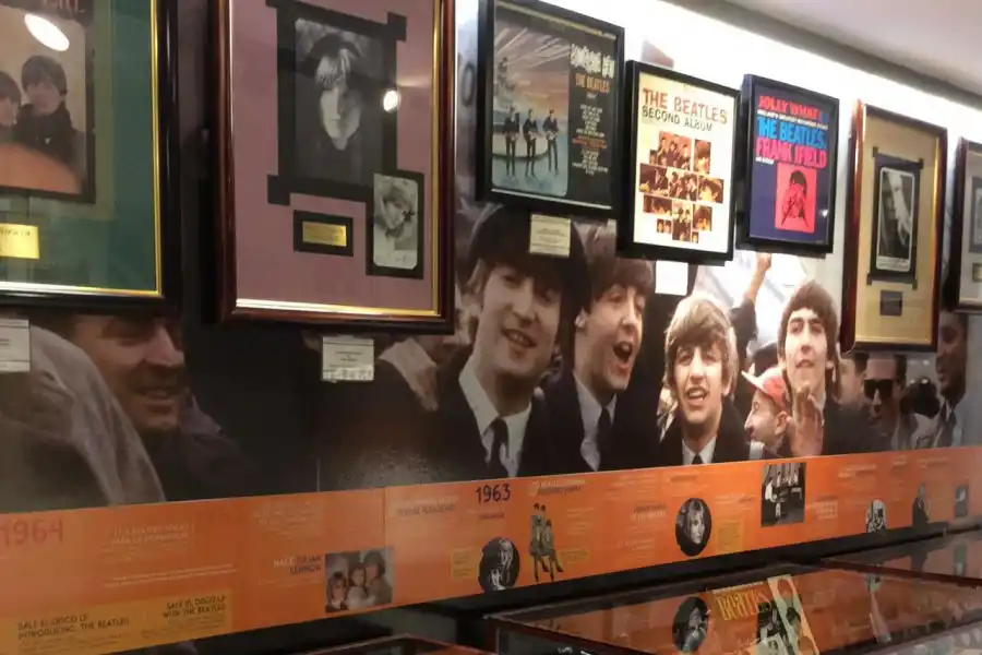 Rodolfo Vázquez: el mayor coleccionista de los Beatles del mundo