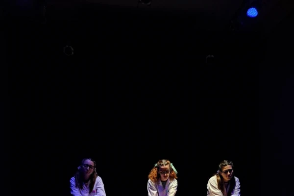 “Bye bye profe”, un abordaje desestructurado de la historia tucumana