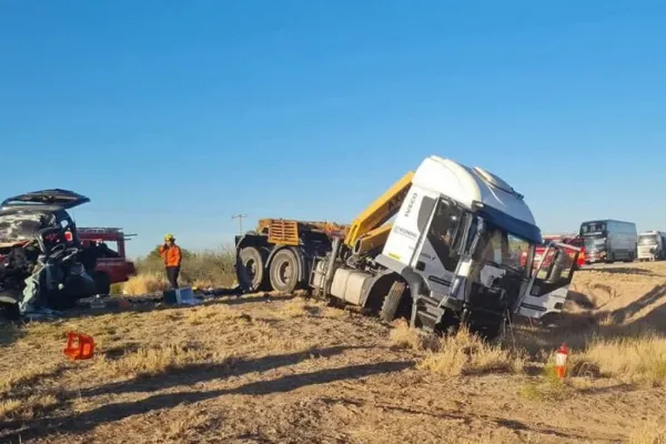 La Rioja: tres muertos y dos niñas en estado crítico tras un choque frontal