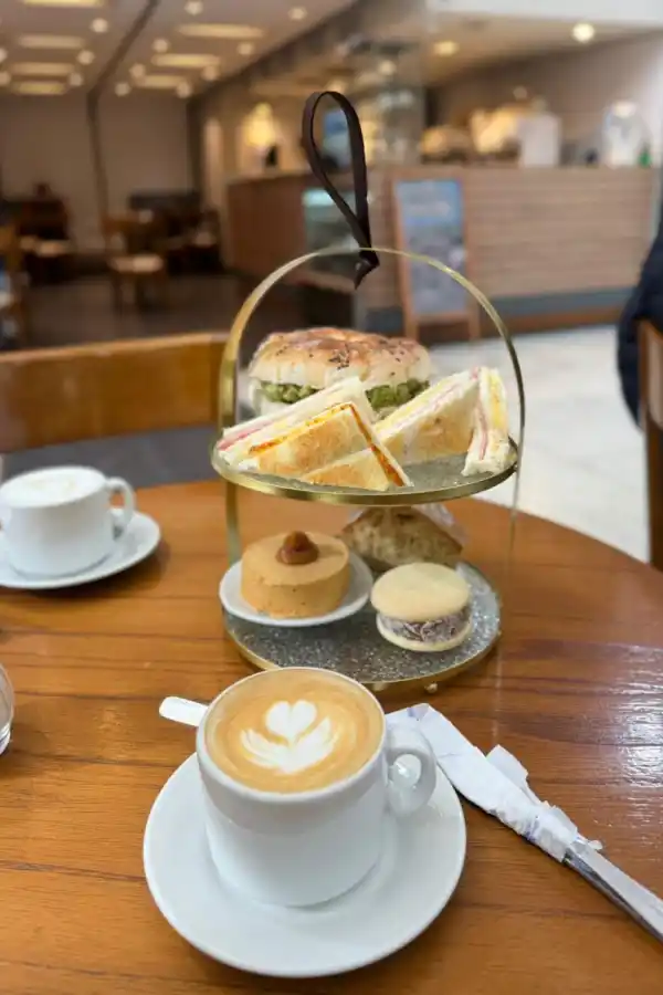 Cristóbal Cook: el bar que fusiona tradición y modernidad en pleno centro tucumano